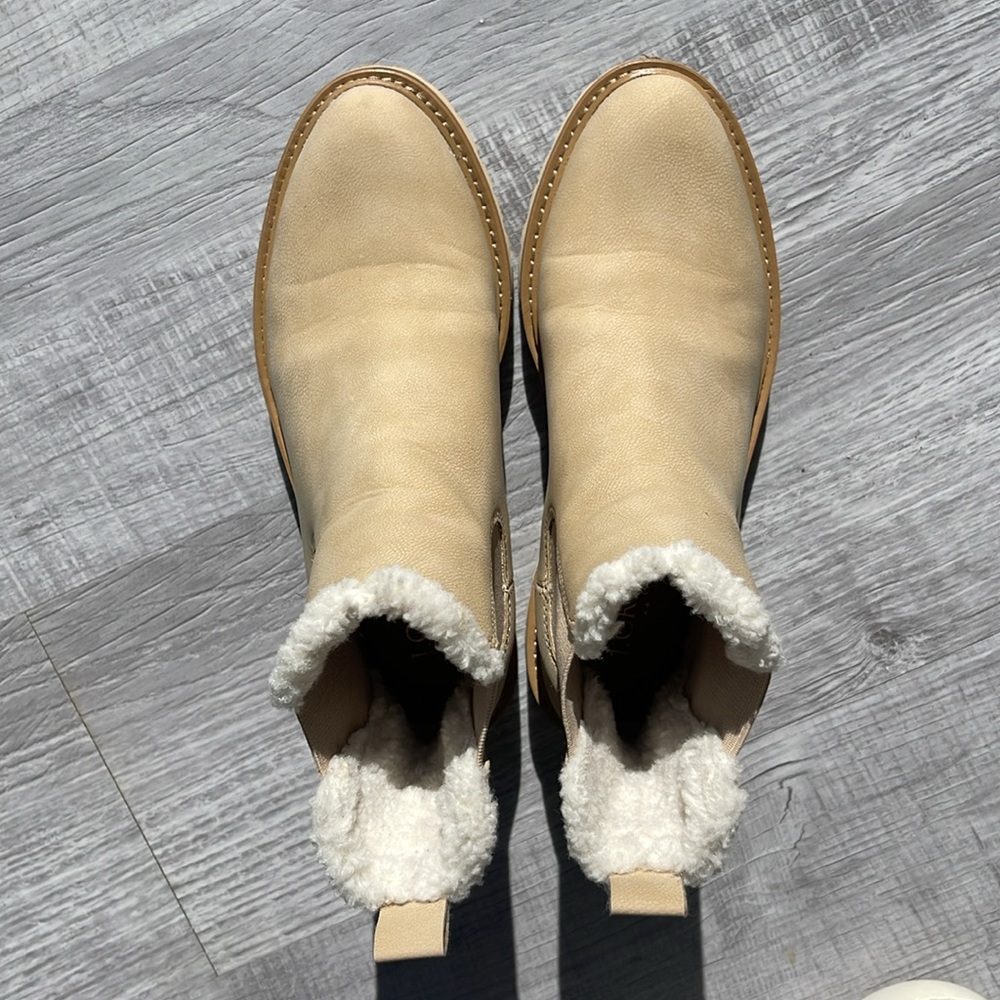 J. Crew Factory Sherpa-lined chelsia boots, size 6,5. - Picture 2 of 12